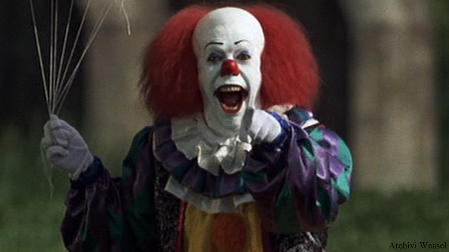 tim-curry-pennywise-the-clown-it